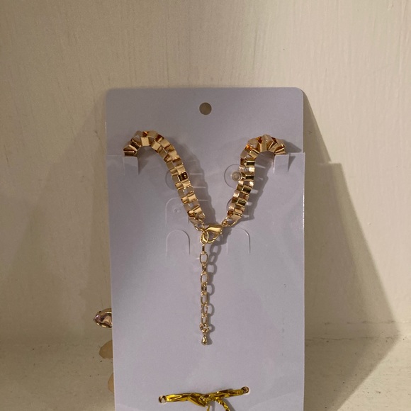 Costume necklace and earrings - Picture 2 of 2